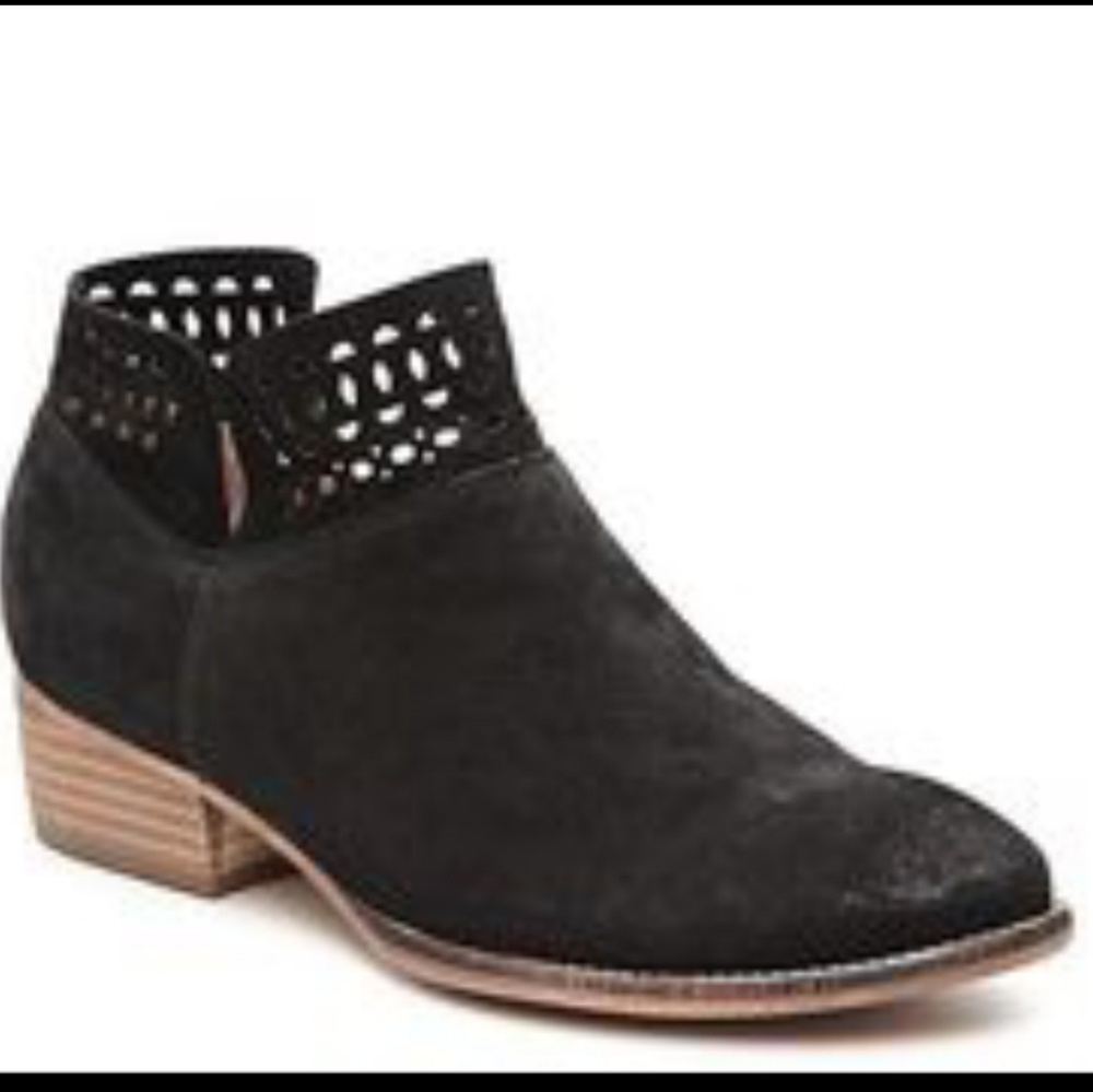Seychelles black booties.